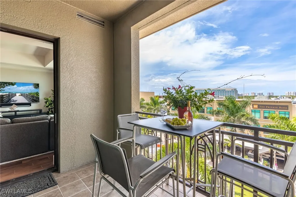 9115 Strada Place Naples FL 34108