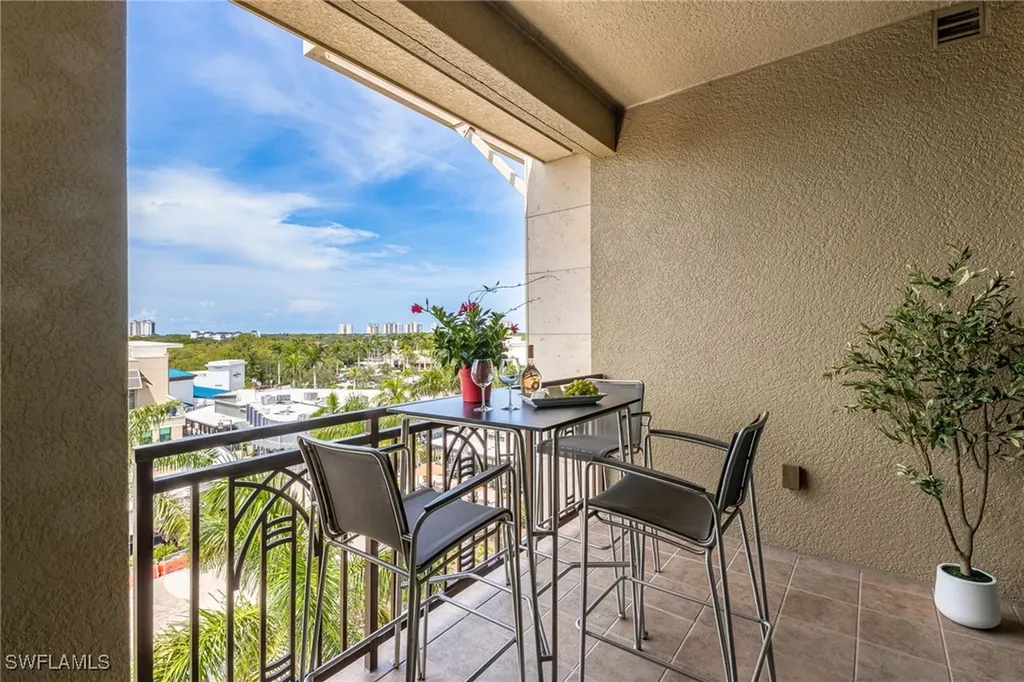 9115 Strada Place Naples FL 34108