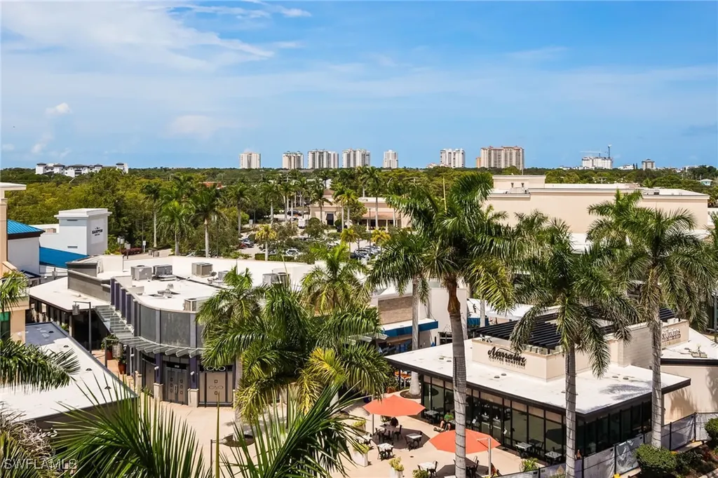 9115 Strada Place Naples FL 34108