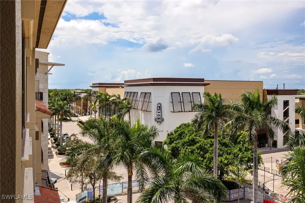 9115 Strada Place Naples FL 34108