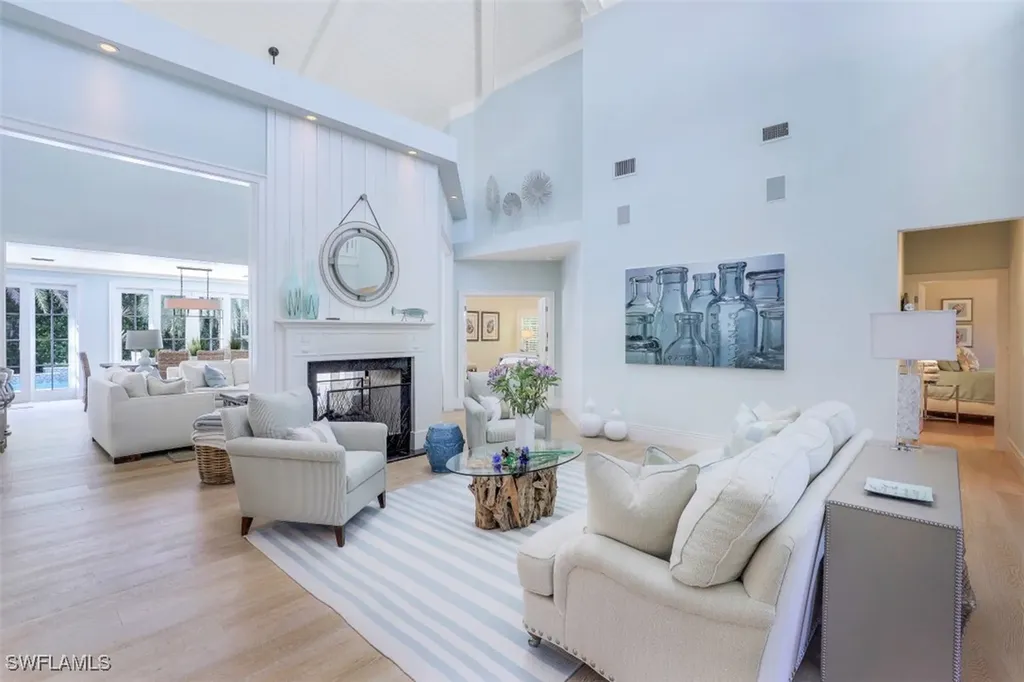 154 4th Avenue N Naples FL 34102