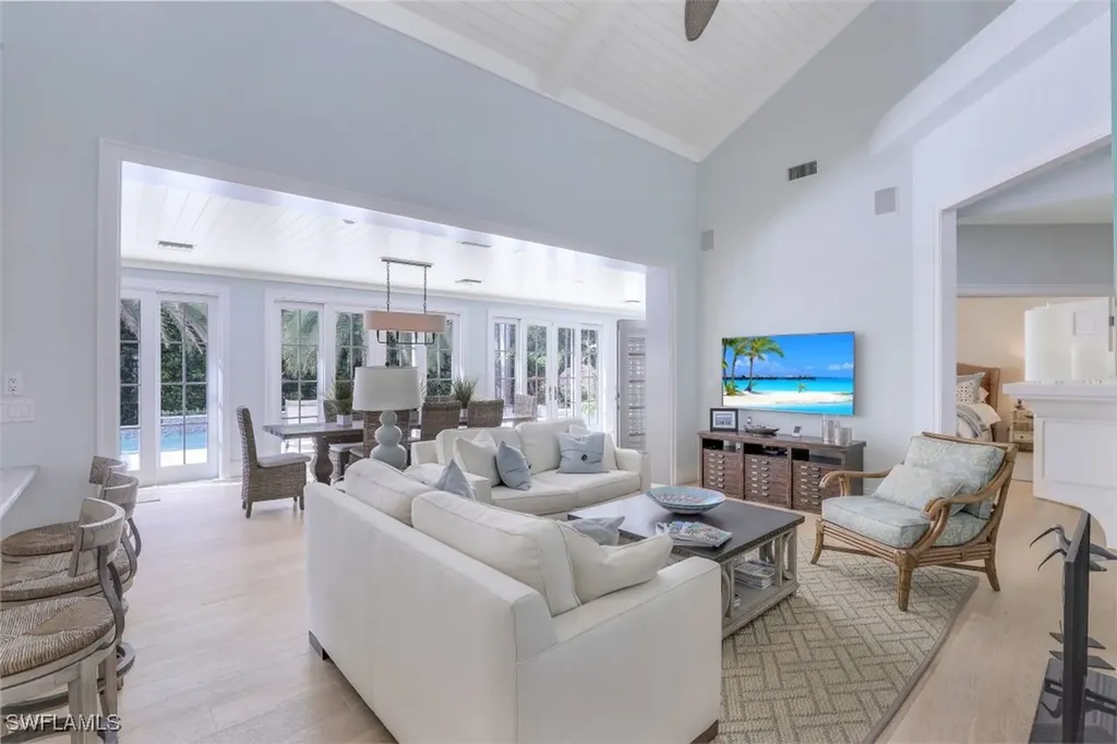 154 4th Avenue N Naples FL 34102