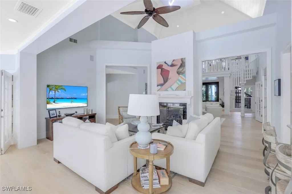 154 4th Avenue N Naples FL 34102