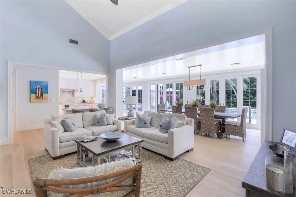 154 4th Avenue N Naples FL 34102