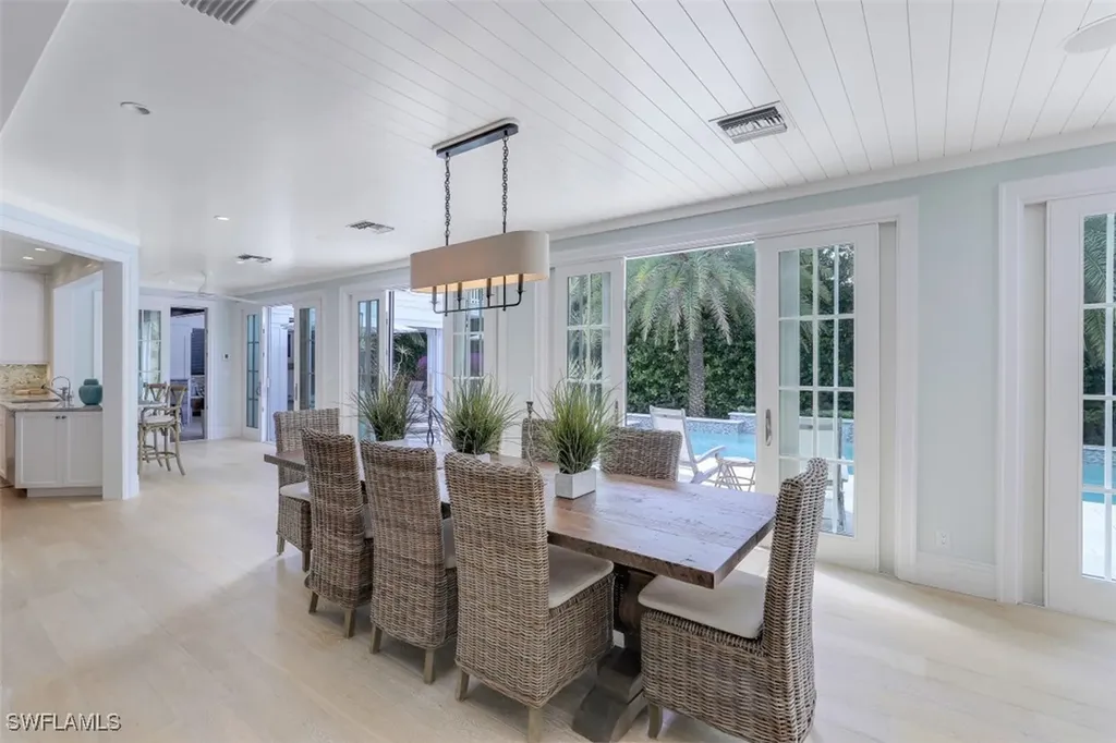154 4th Avenue N Naples FL 34102