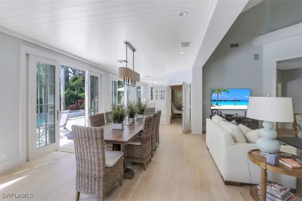 154 4th Avenue N Naples FL 34102