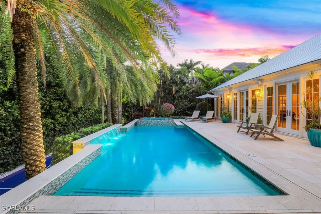 154 4th Avenue N Naples FL 34102