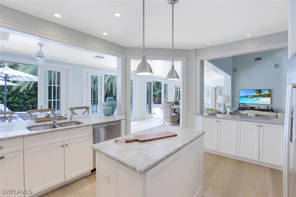 154 4th Avenue N Naples FL 34102