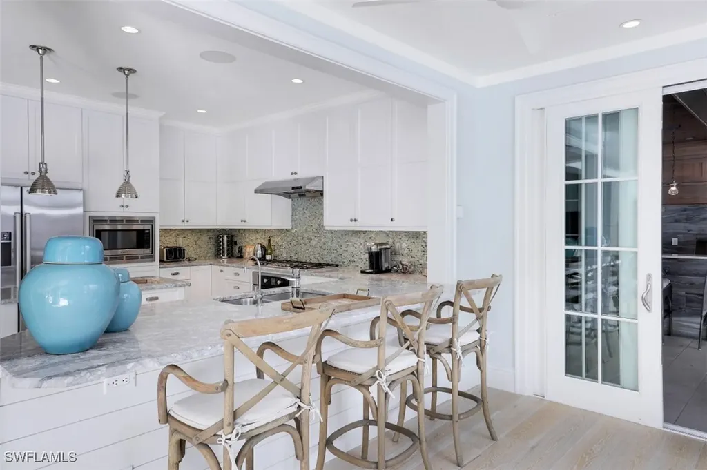 154 4th Avenue N Naples FL 34102