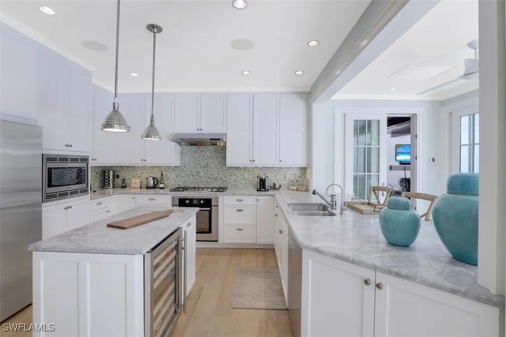 154 4th Avenue N Naples FL 34102