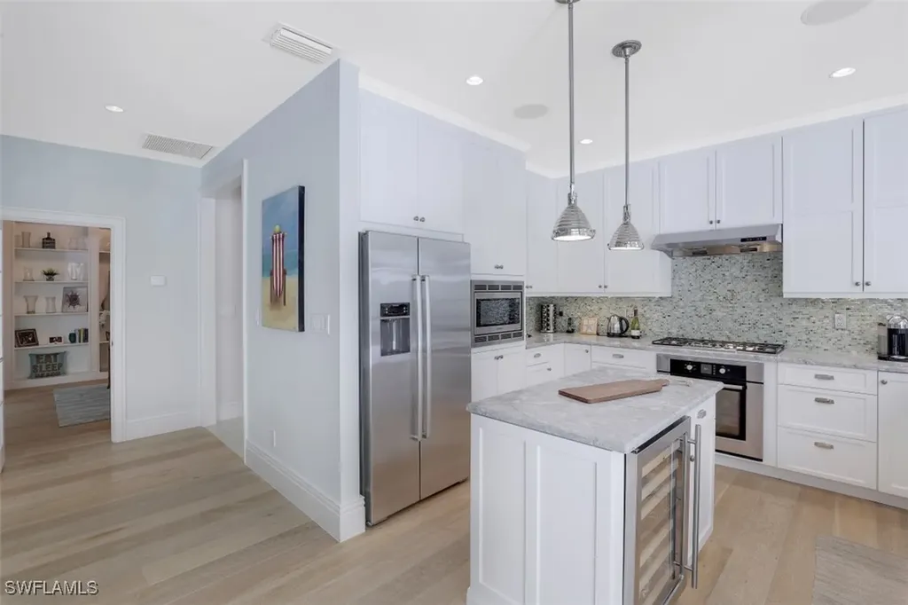 154 4th Avenue N Naples FL 34102