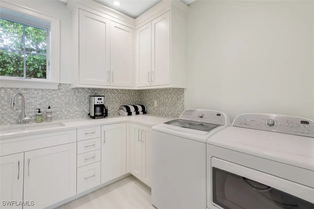 154 4th Avenue N Naples FL 34102