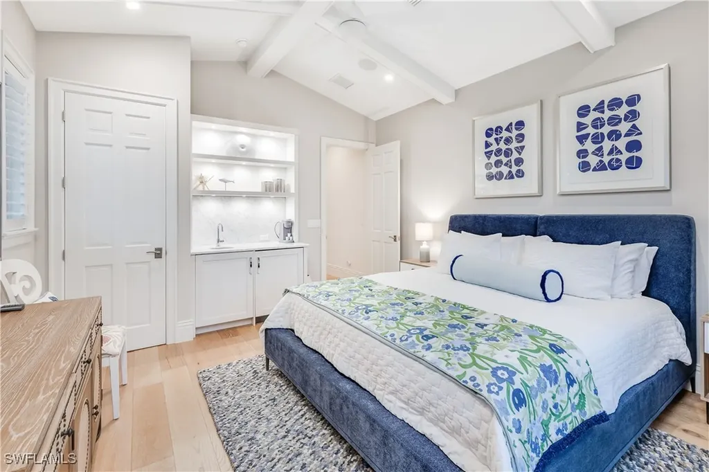 154 4th Avenue N Naples FL 34102