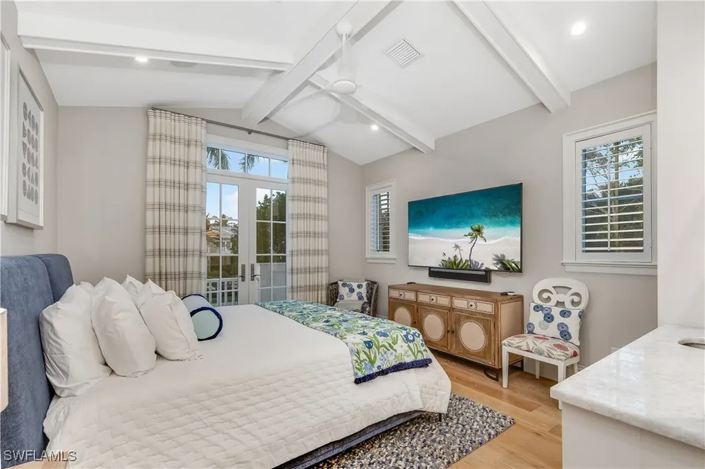 154 4th Avenue N Naples FL 34102