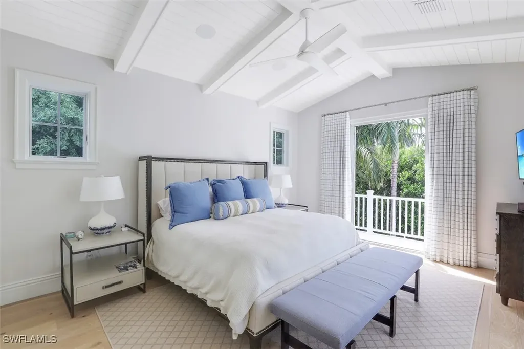 154 4th Avenue N Naples FL 34102