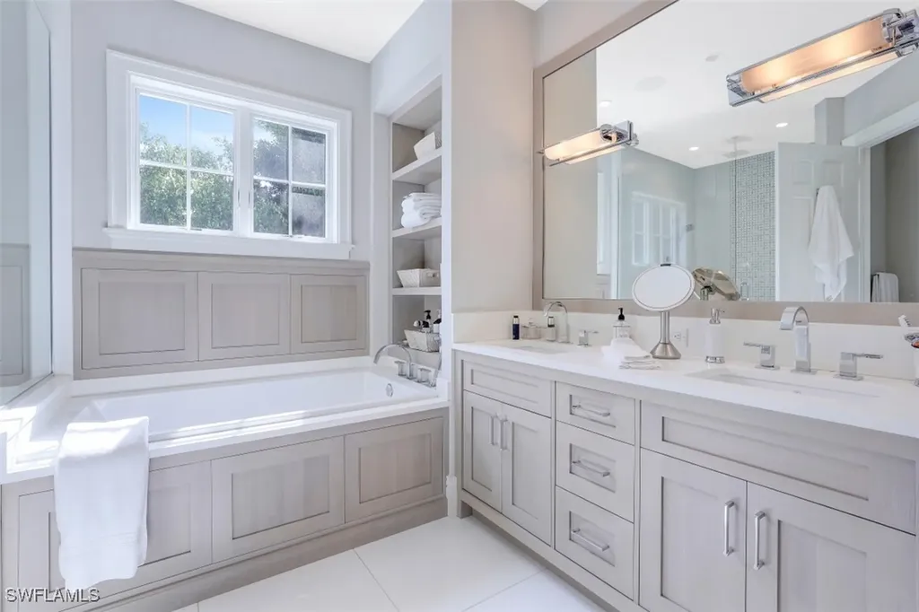 154 4th Avenue N Naples FL 34102