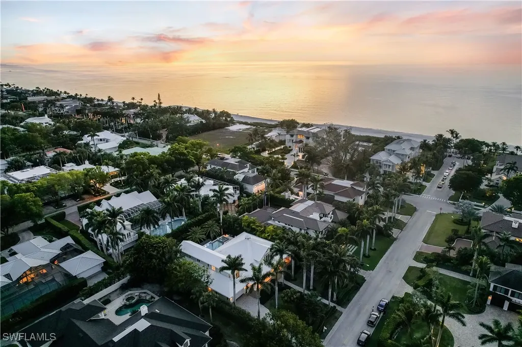 154 4th Avenue N Naples FL 34102