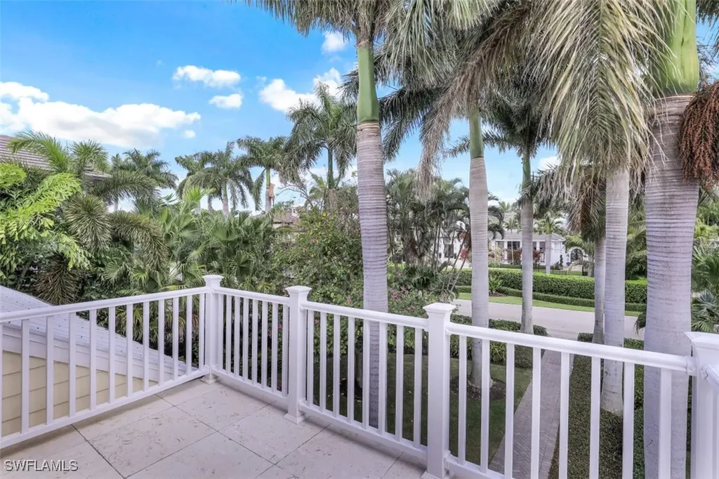 154 4th Avenue N Naples FL 34102