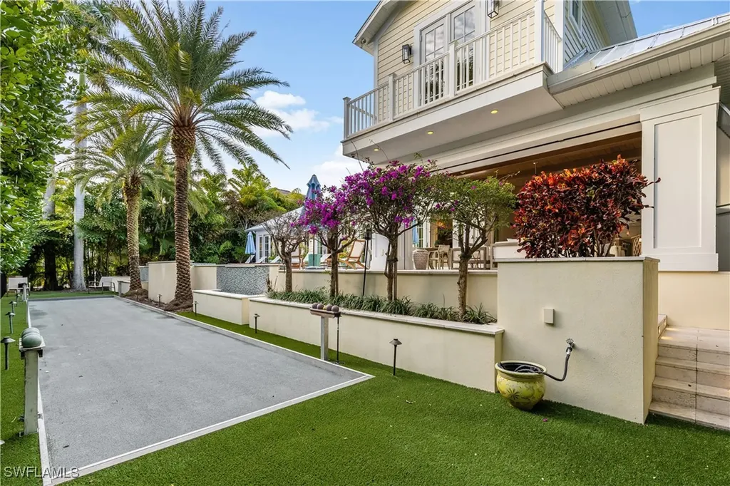154 4th Avenue N Naples FL 34102