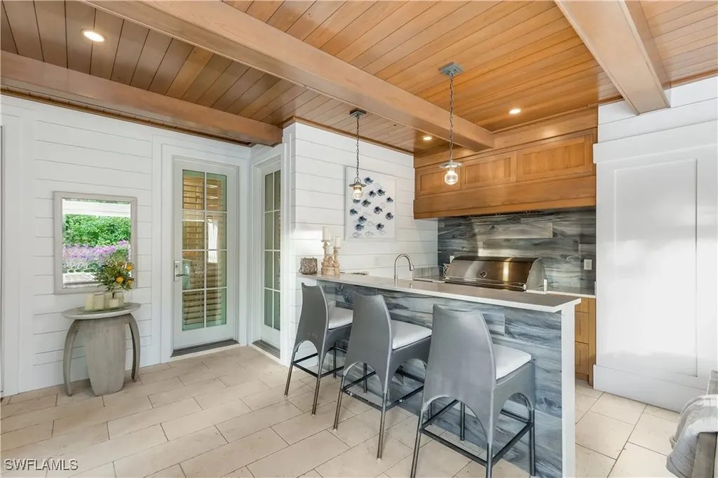 154 4th Avenue N Naples FL 34102