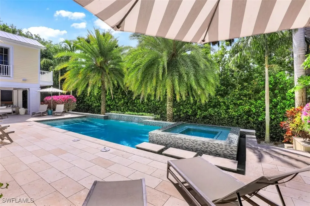 154 4th Avenue N Naples FL 34102