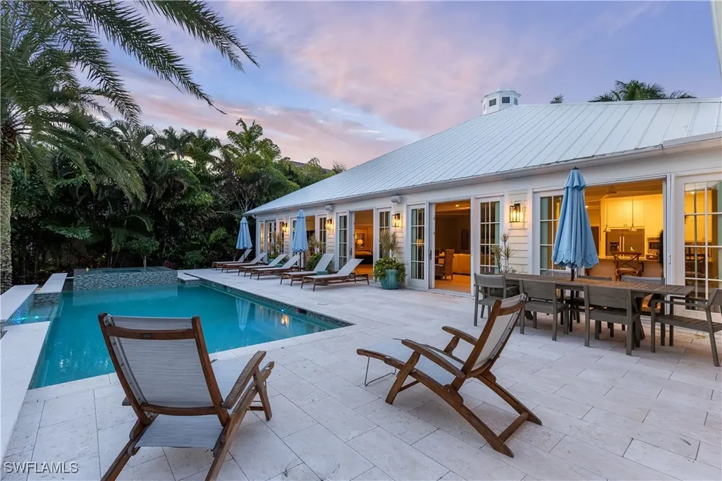154 4th Avenue N Naples FL 34102