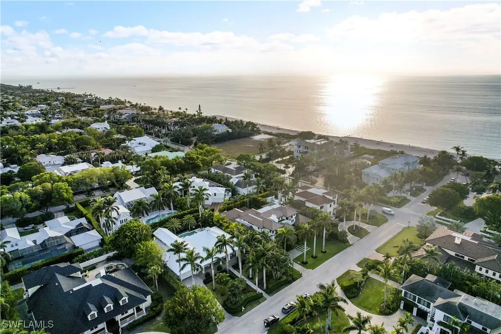 154 4th Avenue N Naples FL 34102