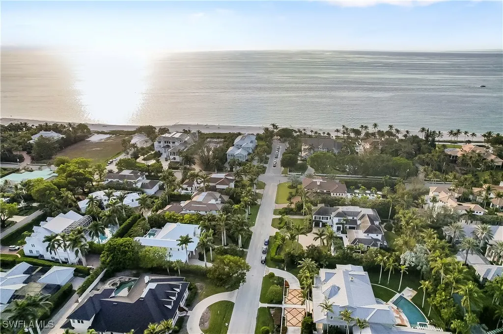 154 4th Avenue N Naples FL 34102