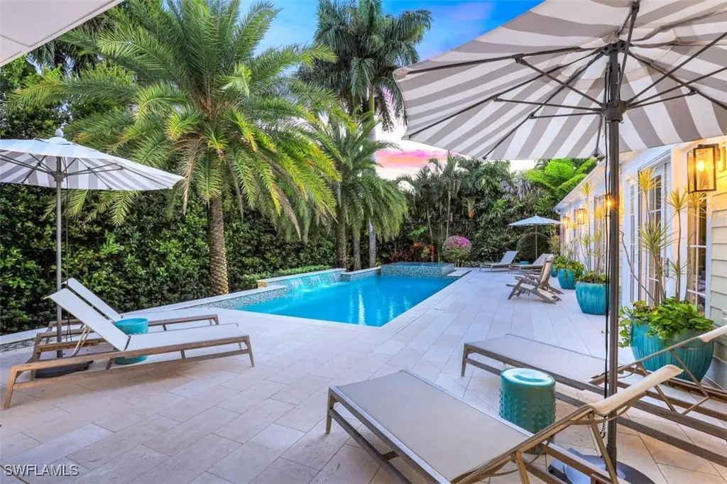 154 4th Avenue N Naples FL 34102