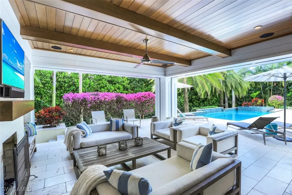 154 4th Avenue N Naples FL 34102