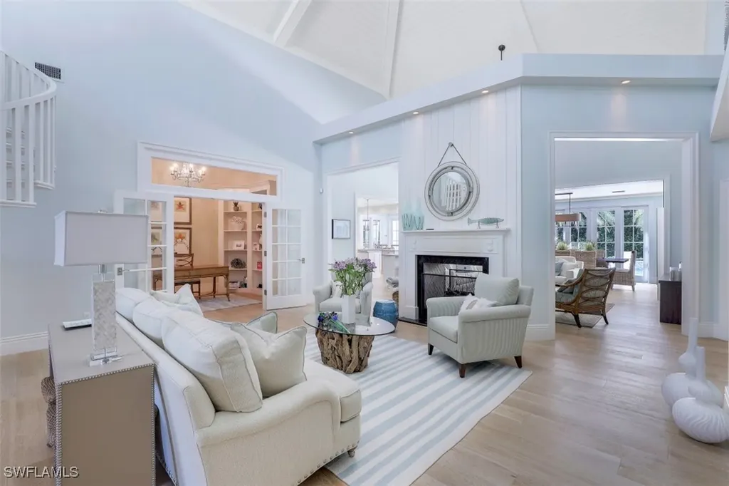 154 4th Avenue N Naples FL 34102