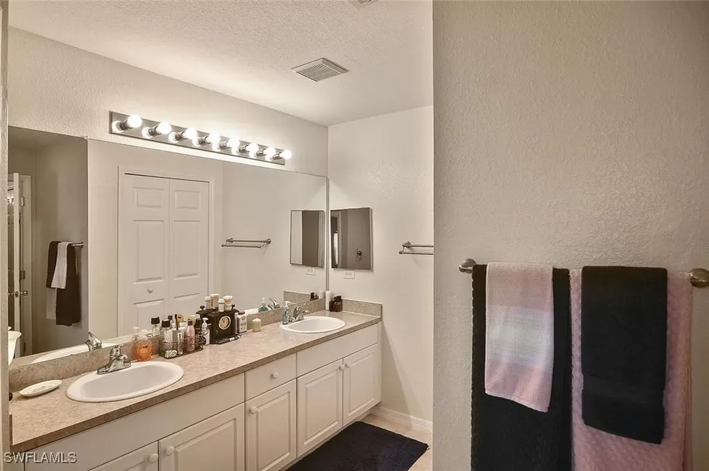 425 NW 20th Place Cape Coral FL 33993