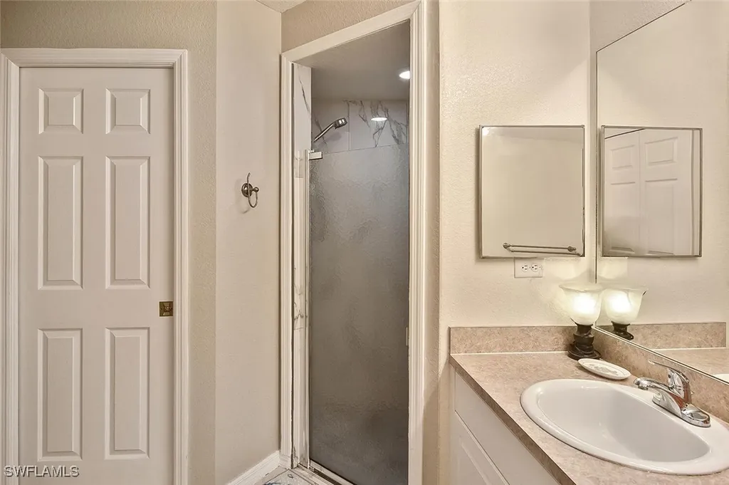 425 NW 20th Place Cape Coral FL 33993