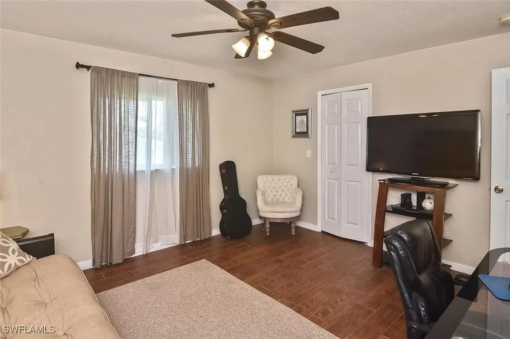 425 NW 20th Place Cape Coral FL 33993