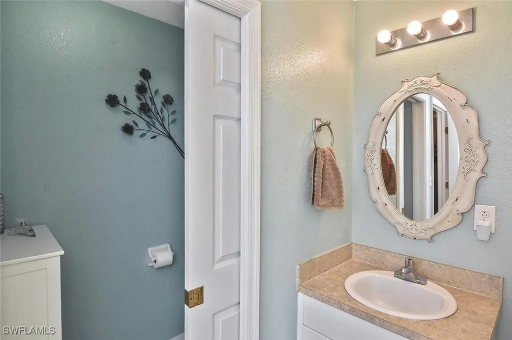 425 NW 20th Place Cape Coral FL 33993