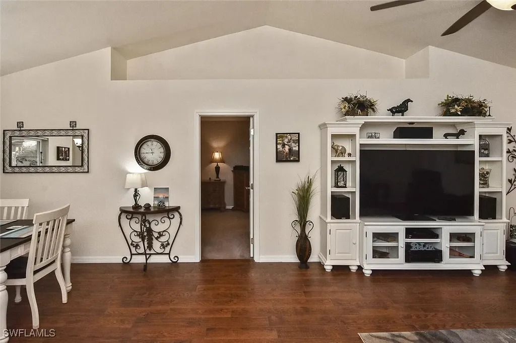425 NW 20th Place Cape Coral FL 33993