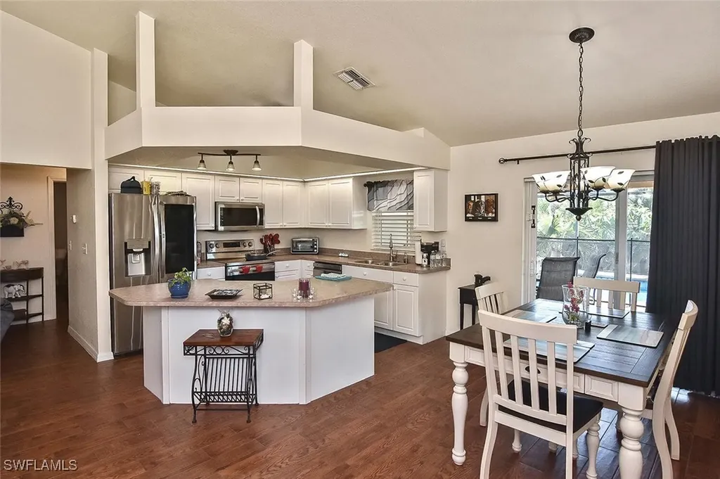 425 NW 20th Place Cape Coral FL 33993