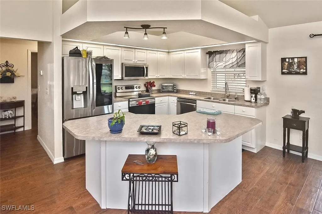 425 NW 20th Place Cape Coral FL 33993