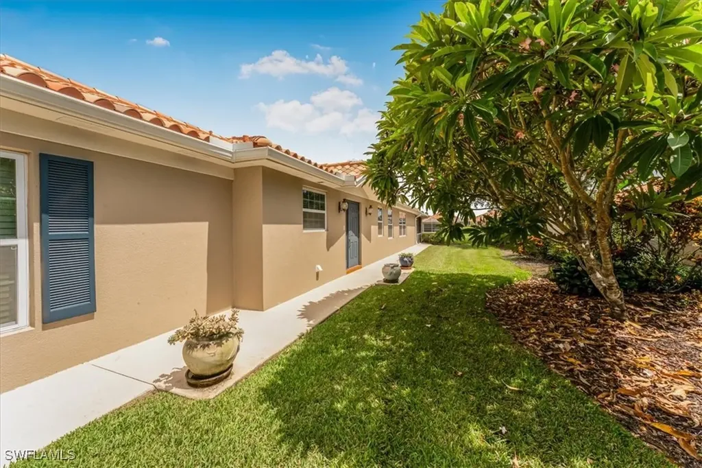 3571 El Verdado Court Naples FL 34109