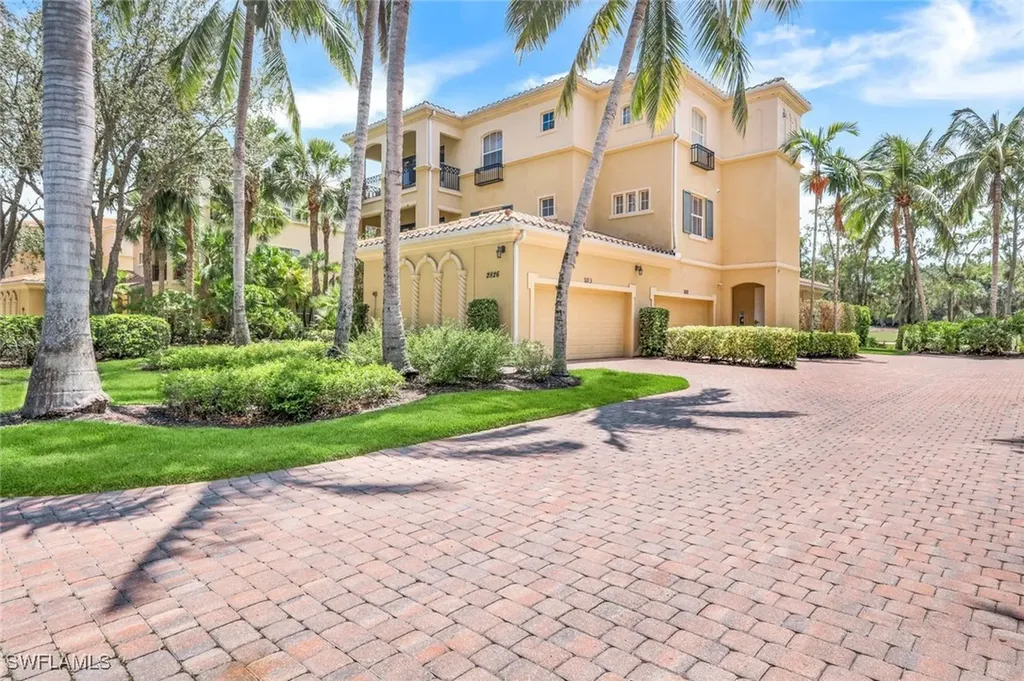 2826 Tiburon Boulevard E Naples FL 34109