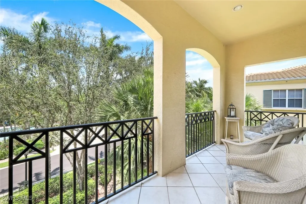 2826 Tiburon Boulevard E Naples FL 34109