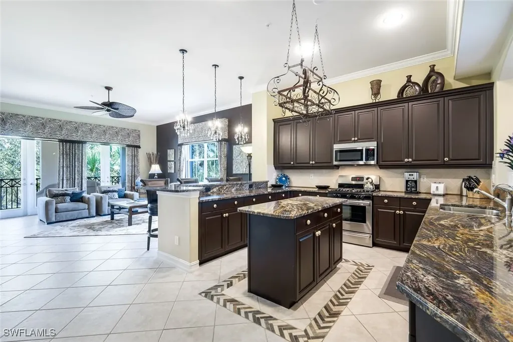 2826 Tiburon Boulevard E Naples FL 34109