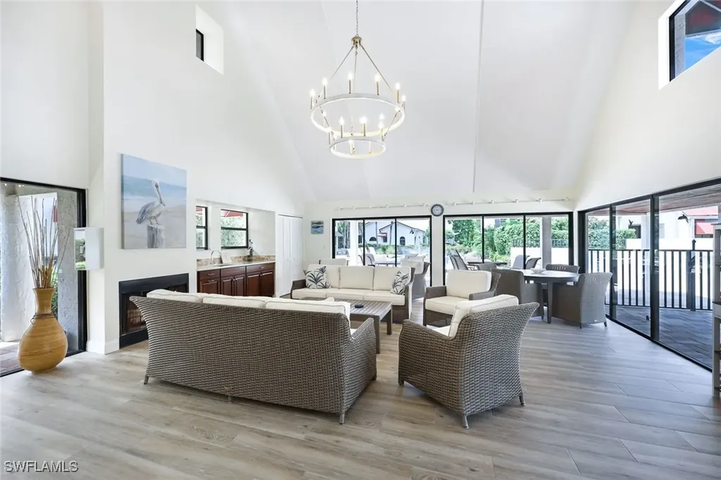611 Serendipity Drive Naples FL 34108