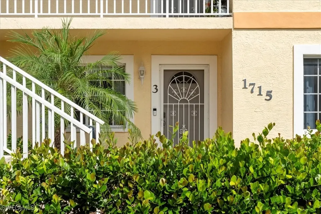 1715 Reuven Circle Naples FL 34112