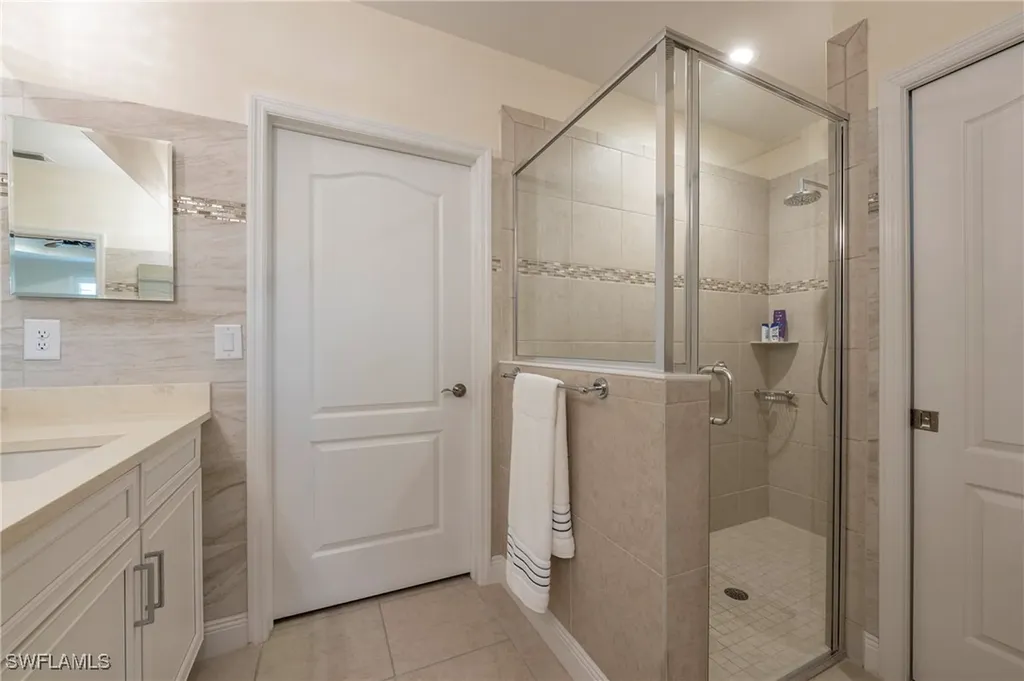 6954 Avalon Circle Naples FL 34112
