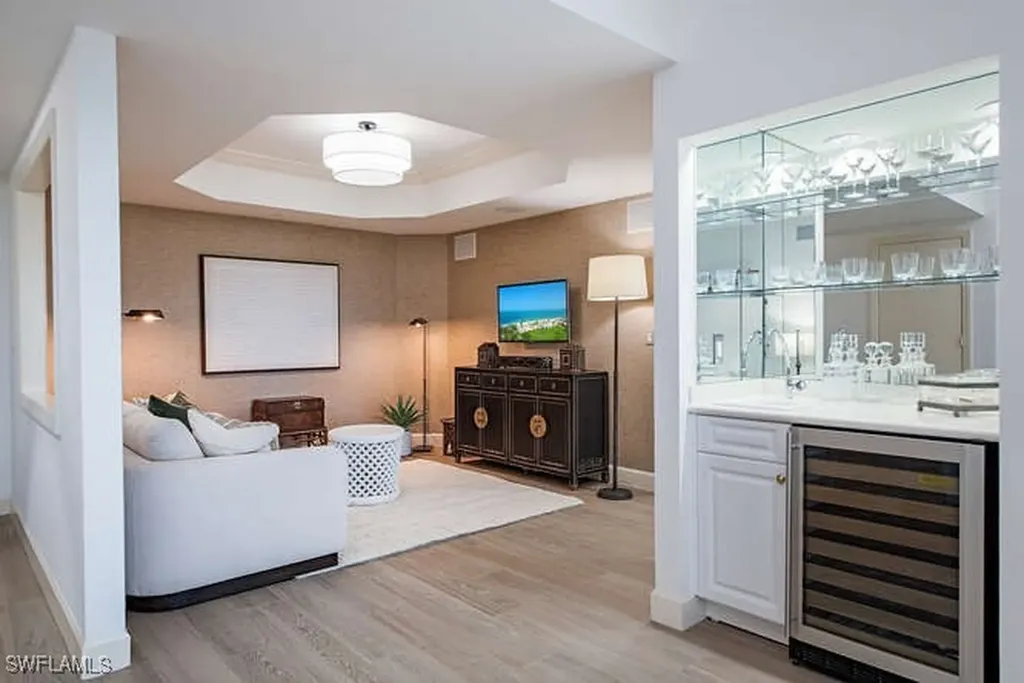 8990 Bay Colony Drive Naples FL 34108