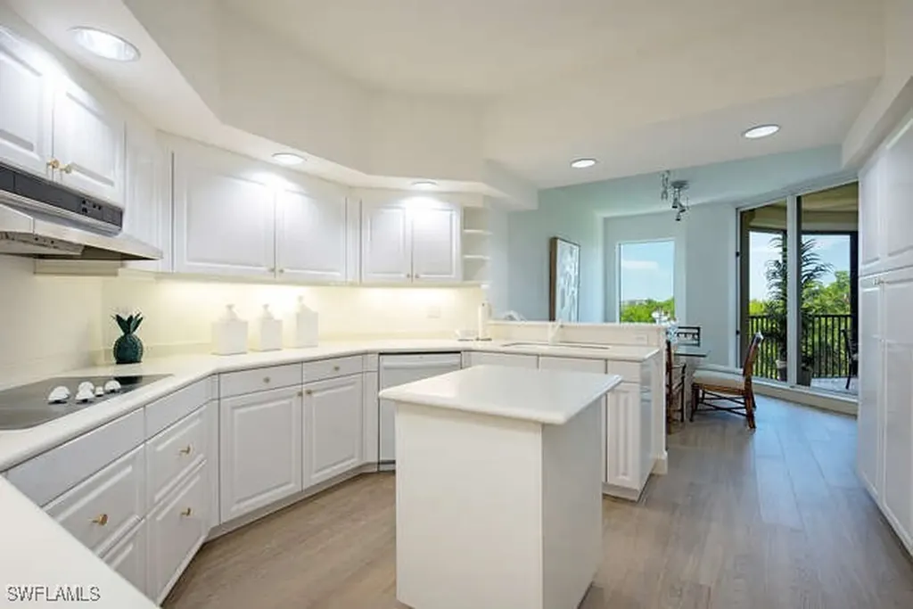 8990 Bay Colony Drive Naples FL 34108