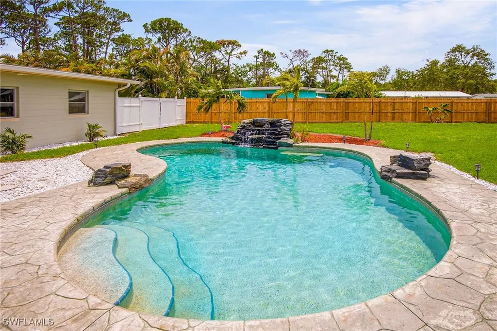 10037 Kentucky Street Bonita Springs FL 34135