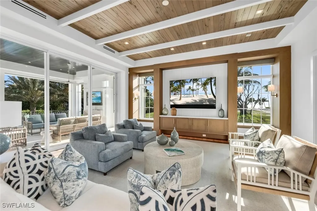 Naples FL, 1835 Gulf Shore Boulevard S