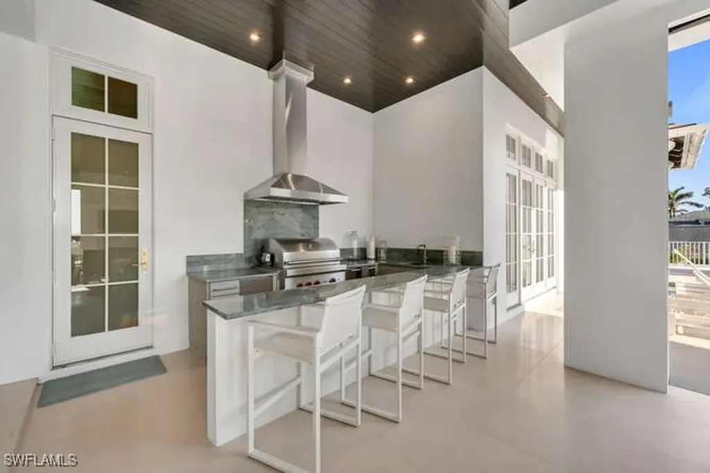 1835 Gulf Shore Boulevard S Naples FL 34102